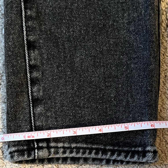 PacSun Hi-Rise Relaxed Fit Cropped Capri Mom Jean Faded Black Size 23 - Picture 11 of 11